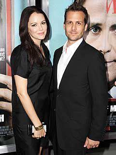 Gabriel Macht and Jacinda Barrett Welcome Son。